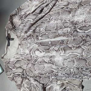 Like new white house black market sweater